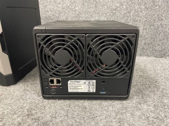 828704-3 NAS / Miniserver Synology DS918 + / HP MicroServer Gen8