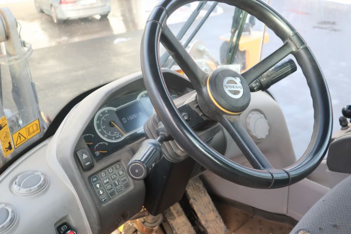 861363-29 Wheel loader, Volvo L90H - 2015