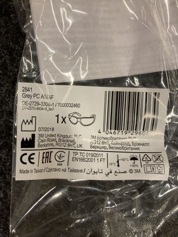 860858-4 14 pairs of goggles 3M 2841