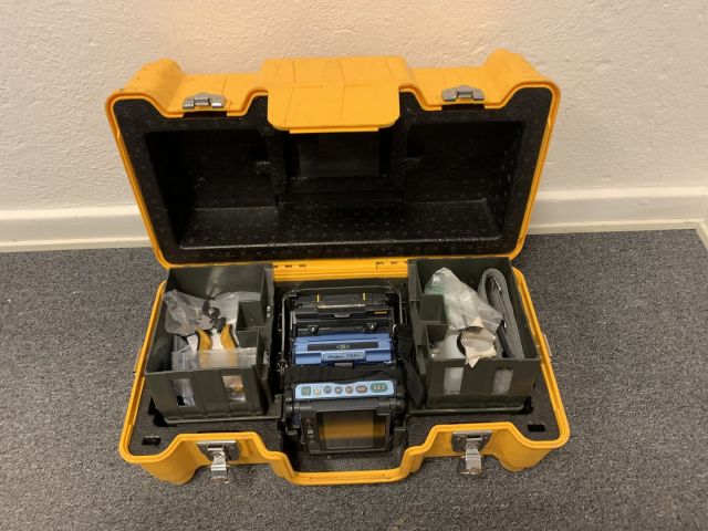 824430-1 Single fiber weld Fujikura 70S + with cap CT 50