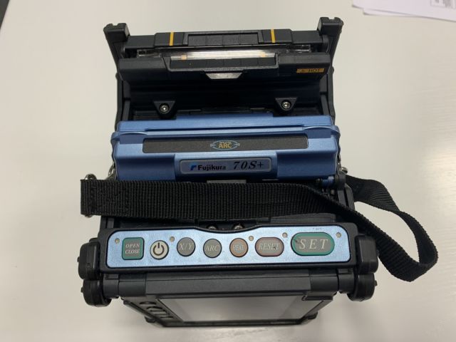 824430-3 Single fiber weld Fujikura 70S + with cap CT 50