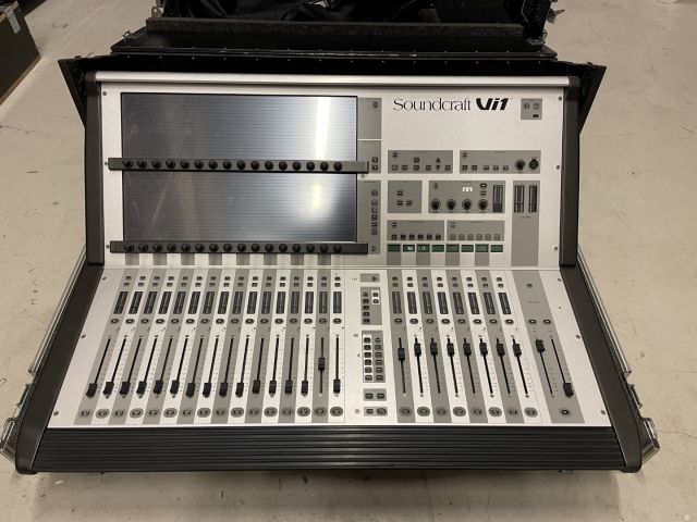 779501-1 Soundcraft Vi1 Mixer table with Madi Stagebox 32/8 and 8 digital out