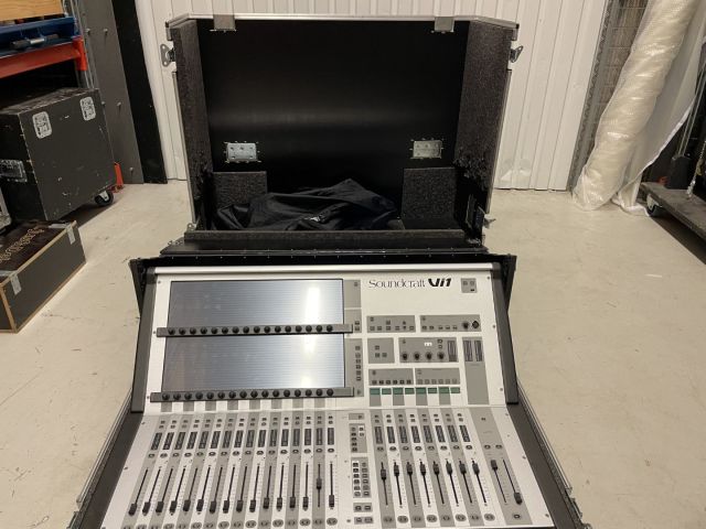 779501-2 Soundcraft Vi1 Mixer table with Madi Stagebox 32/8 and 8 digital out