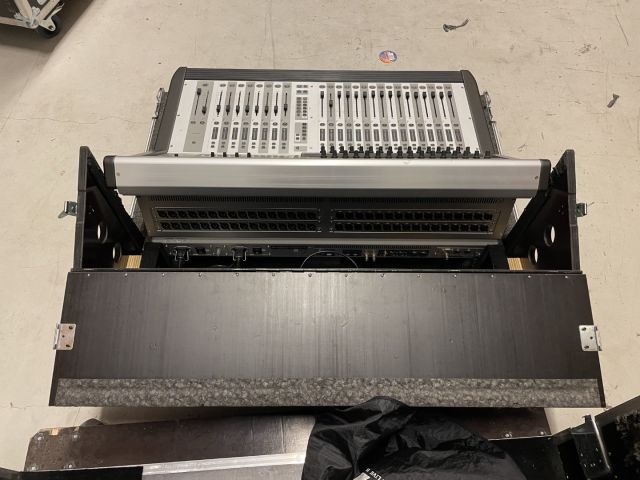 779501-3 Soundcraft Vi1 Mixer table with Madi Stagebox 32/8 and 8 digital out