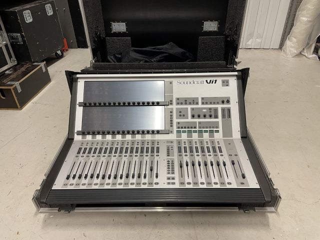 779501-4 Soundcraft Vi1 Mixer table with Madi Stagebox 32/8 and 8 digital out