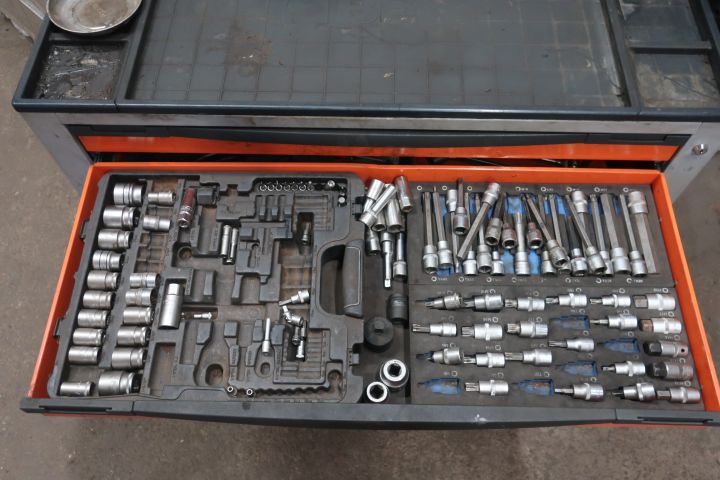 833571-7 Tool trolley with tools, Beta C24SA XL