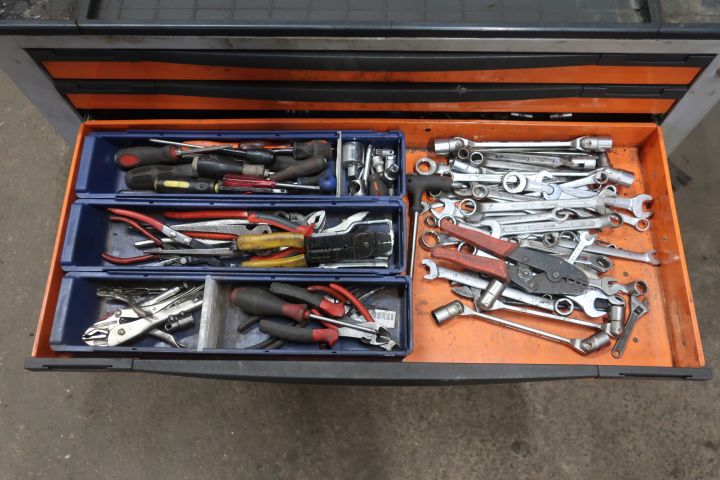 833571-8 Tool trolley with tools, Beta C24SA XL