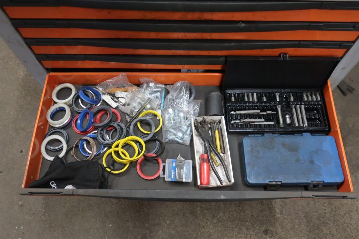 833571-10 Tool trolley with tools, Beta C24SA XL