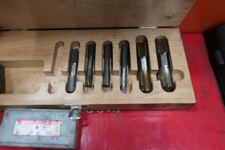 833571-12 Tool trolley with tools, Beta C24SA XL