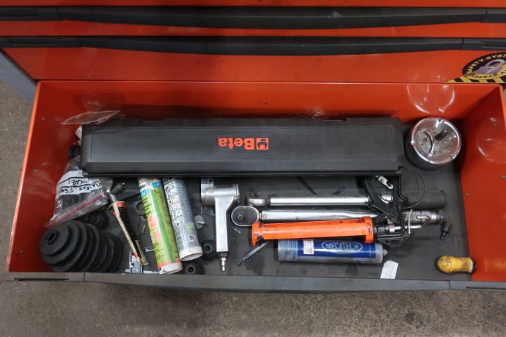 833571-15 Tool trolley with tools, Beta C24SA XL