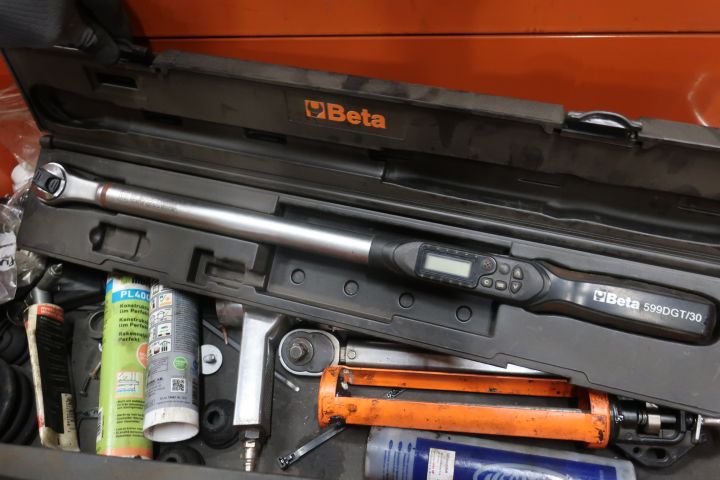 833571-16 Tool trolley with tools, Beta C24SA XL