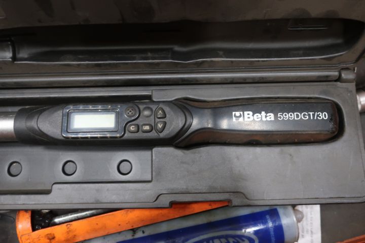 833571-17 Tool trolley with tools, Beta C24SA XL