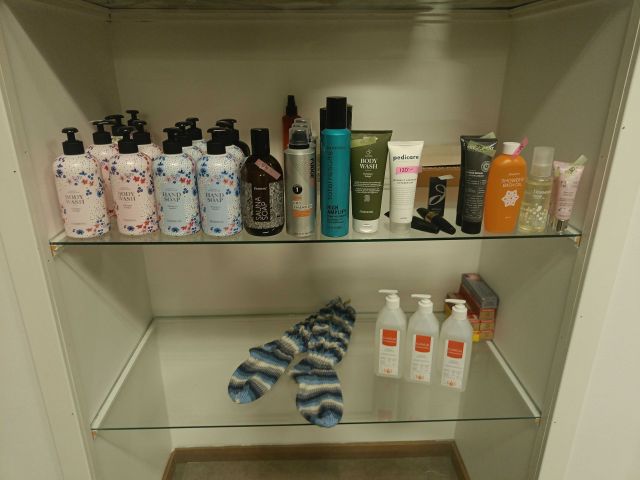 825964-1 Lot with accessories from beauty salon