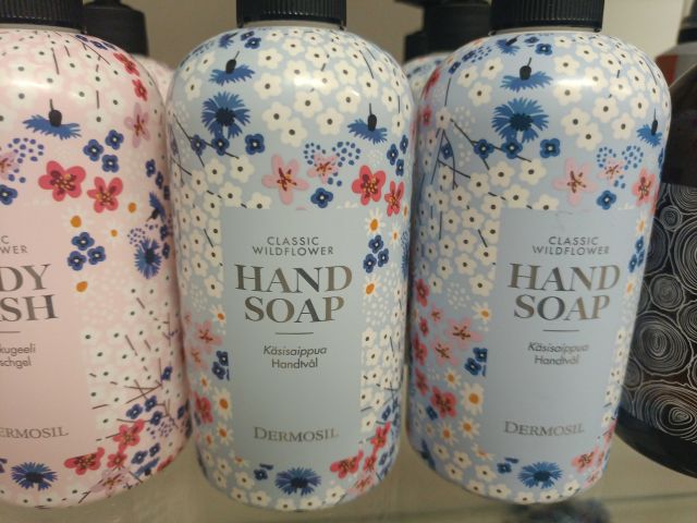 825964-3 Lot with accessories from beauty salon