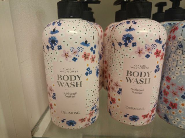 825964-4 Lot with accessories from beauty salon