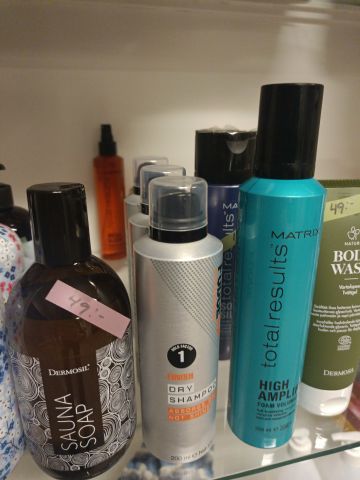 825964-6 Lot with accessories from beauty salon