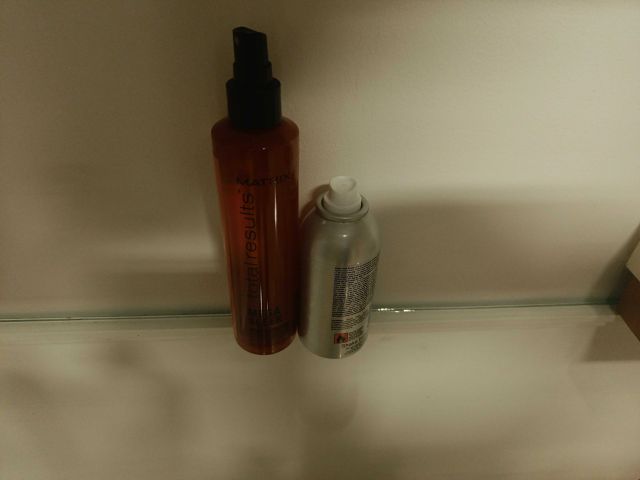 825964-9 Lot with accessories from beauty salon