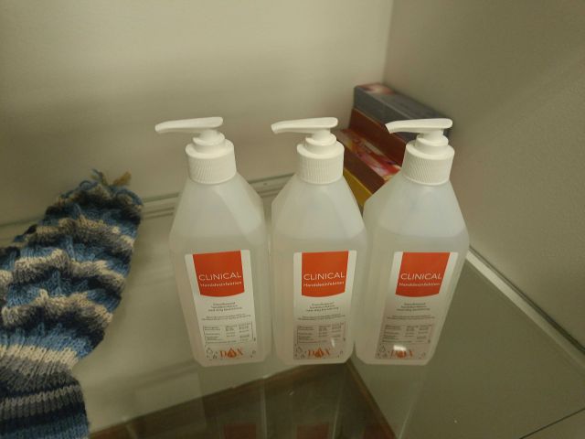 825964-10 Lot with accessories from beauty salon