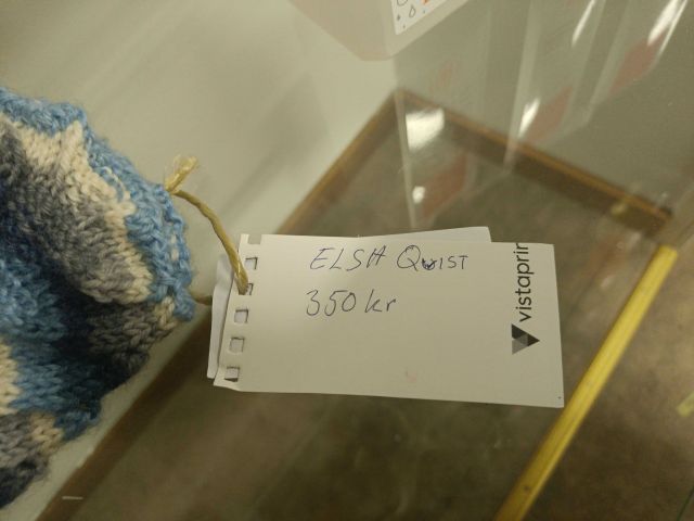 825964-12 Lot with accessories from beauty salon