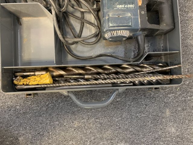 824475-3 Hammer drill Bosch GBH 4 DSC with drill