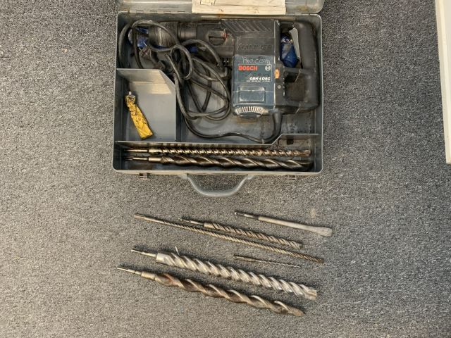 824475-7 Hammer drill Bosch GBH 4 DSC with drill