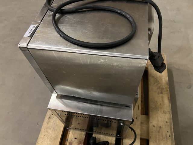 806185-4 Salamander and microwave