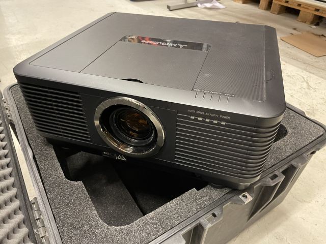 779523-1 Projector 7000 ansi XGA Mitsubishi xd8100u