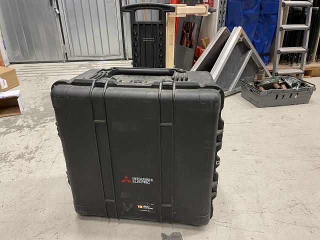 779523-4 Projector 7000 ansi XGA Mitsubishi xd8100u