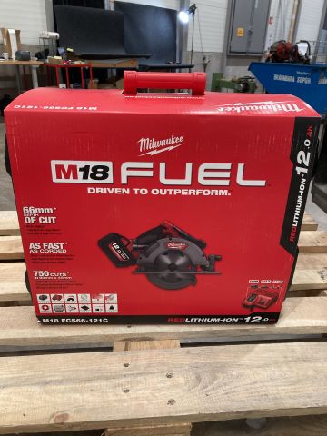 860876-2 Circular saw Milwaukee M18 FCS66-121C