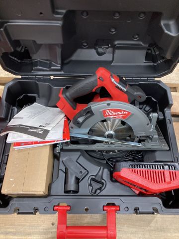 860876-3 Circular saw Milwaukee M18 FCS66-121C