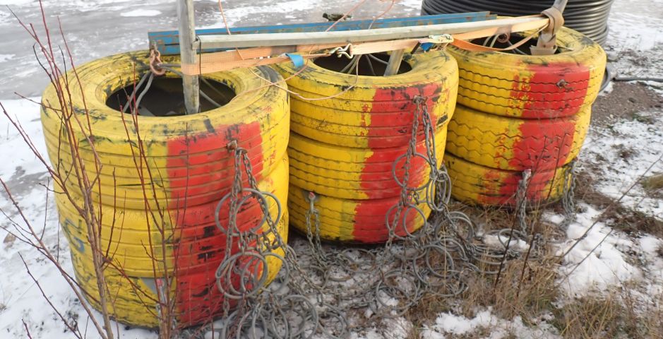 864093-2 Barrier tires