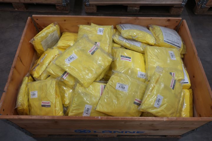 860869-1 Stool with disposable overalls Honeywell Spacel 3000 size L