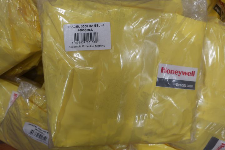 860869-2 Stool with disposable overalls Honeywell Spacel 3000 size L