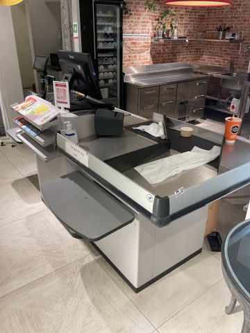 836558-1 Checkout counter with scale