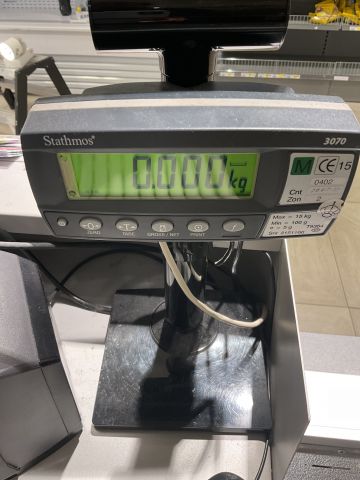 836558-7 Checkout counter with scale