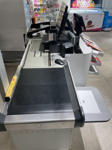 836558-9 Checkout counter with scale