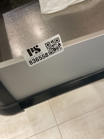 836558-10 Checkout counter with scale
