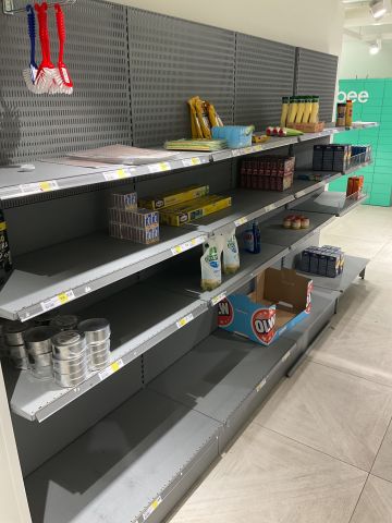 836568-4 Store shelf / wall shelf with content