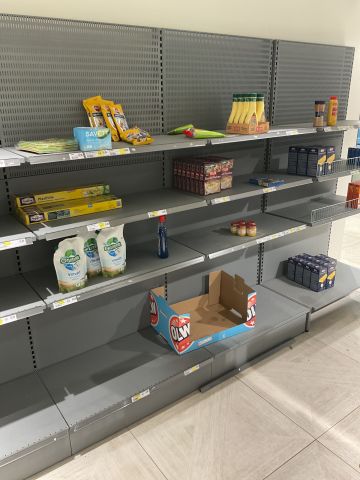 836568-5 Store shelf / wall shelf with content