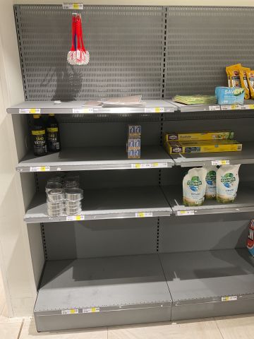 836568-6 Store shelf / wall shelf with content