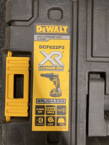 864795-3 Screwdriver DeWALT DCF622P2