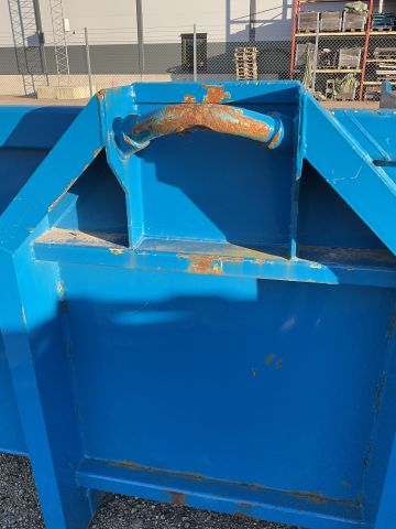 836592-4 Demountable truck