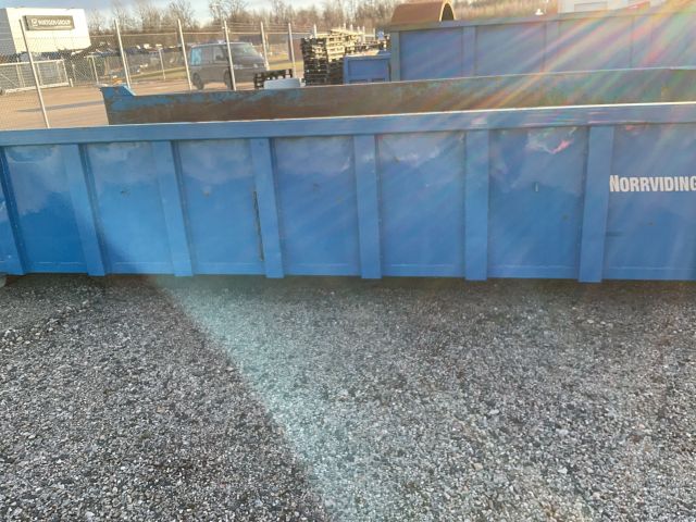 836592-9 Demountable truck