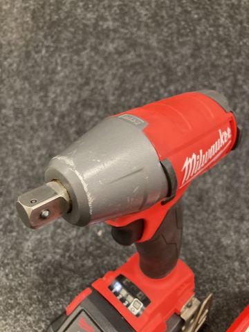 865265-2 Nutrunner Milwaukee M18 FIWP12 incl battery 8.0Ah and charger M12-18FC