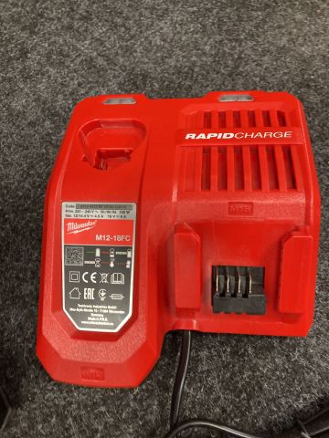865265-5 Nutrunner Milwaukee M18 FIWP12 incl battery 8.0Ah and charger M12-18FC