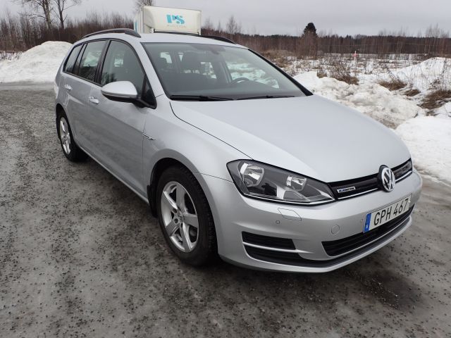 753686-3 Volkswagen AUV GOLF, 2015. Petrol / Gas. LOW MILES