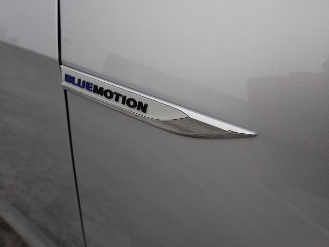 753686-28 Volkswagen AUV GOLF, 2015. Petrol / Gas. LOW MILES