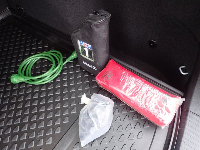 753686-48 Volkswagen AUV GOLF, 2015. Petrol / Gas. LOW MILES