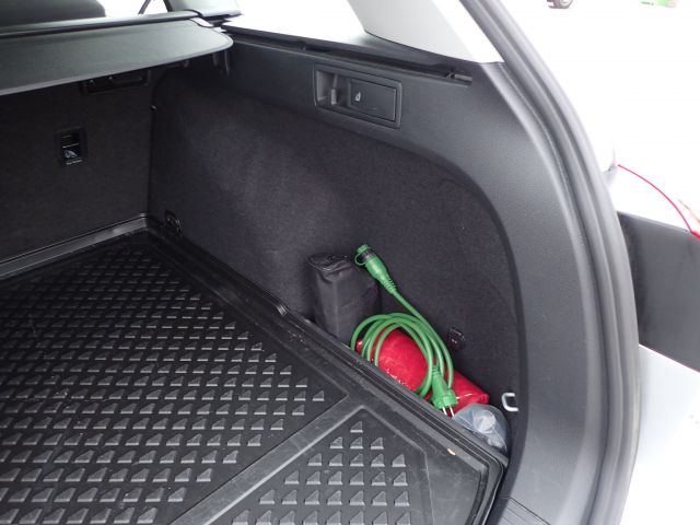 753686-57 Volkswagen AUV GOLF, 2015. Petrol / Gas. LOW MILES