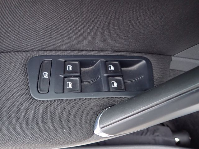 753686-69 Volkswagen AUV GOLF, 2015. Petrol / Gas. LOW MILES